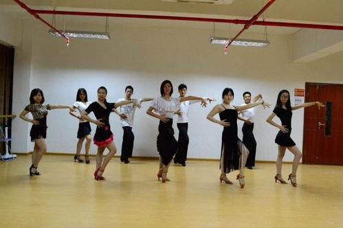 简单腰鼓成人舞蹈视频,简单腰鼓成人舞蹈视频赏析